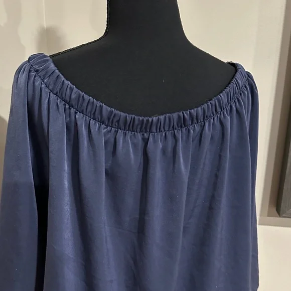 *SOPRANO* Midnight Blue Off-The-Shoulder Flowy Blouse Size Large - Picture 6 of 7